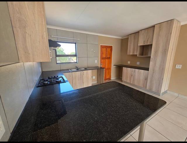 2 BEDROOM PROPERTY TO RENT IN BRENTWOOD PARK